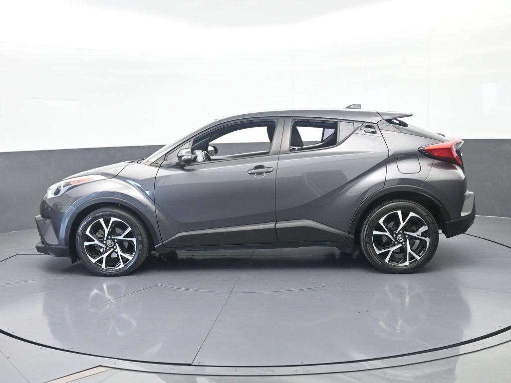 Used 2019 Toyota C-HR XLE FWD image 3
