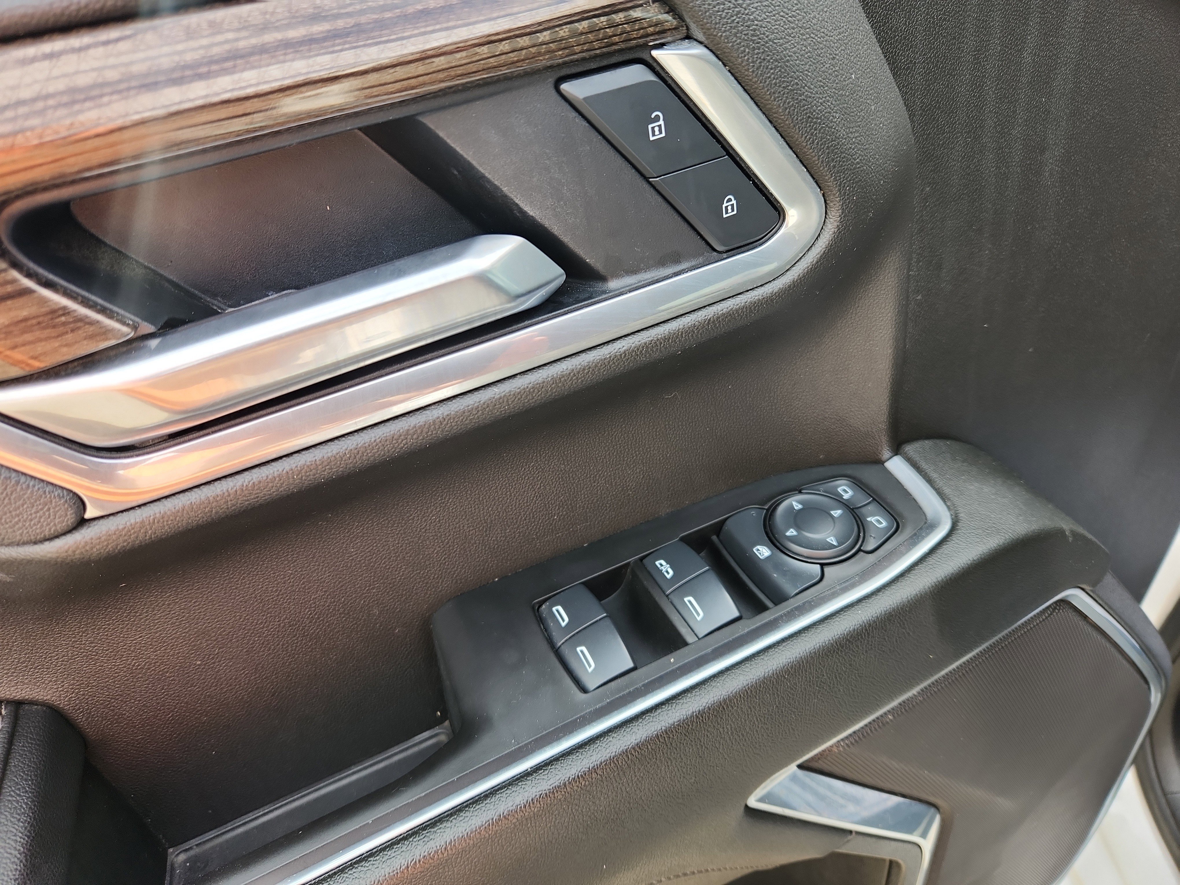 Used 2025 Chevrolet Silverado 1500 LT image 22