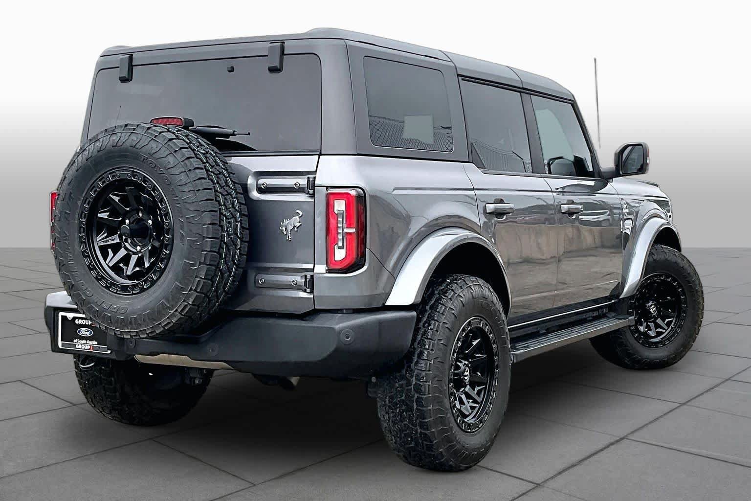 Used 2023 Ford Bronco Outer Banks AWD/4WD image 13