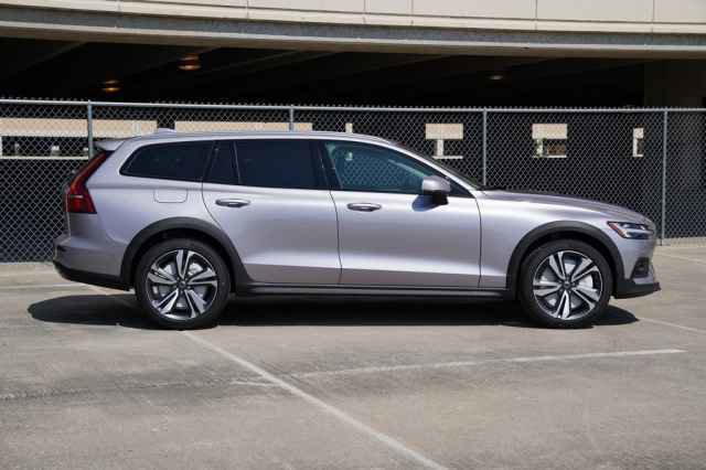 New 2026 Volvo V60 B5 Cross Country Plus w/ Climate Package image 3