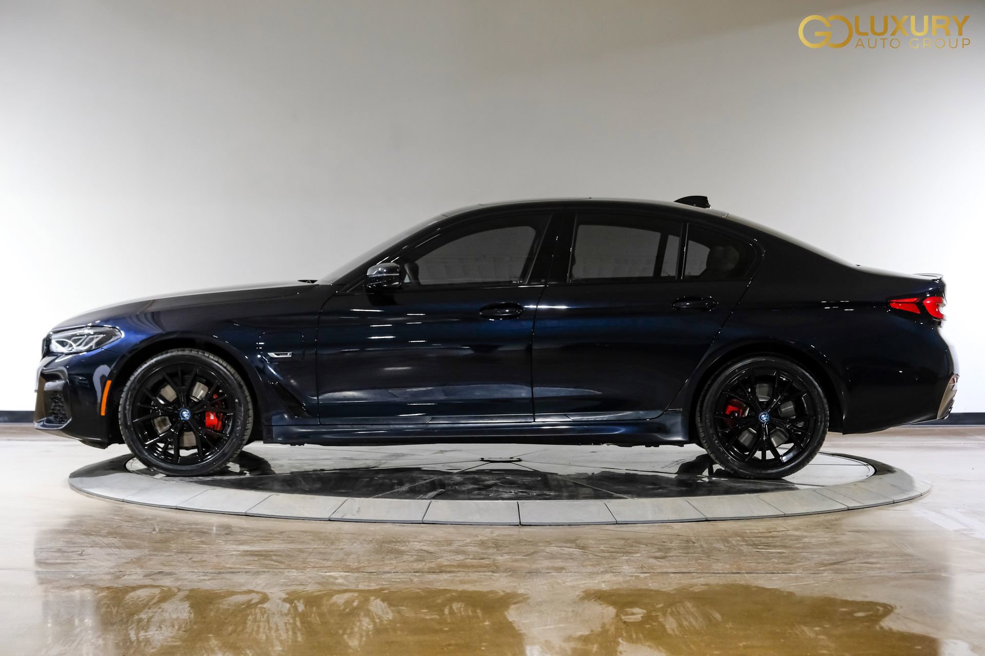Used 2023 BMW 530e w/ M Sport Package image 13