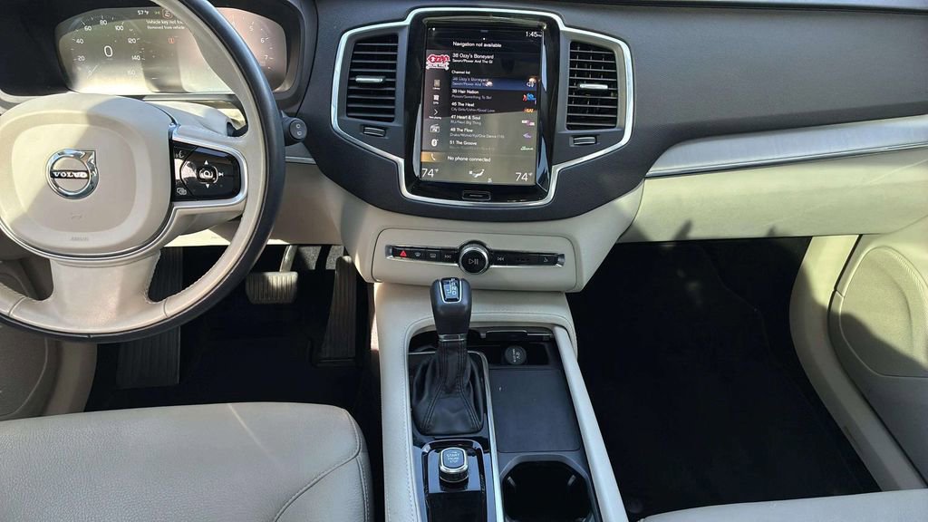Used 2022 Volvo XC90 T5 Momentum image 12