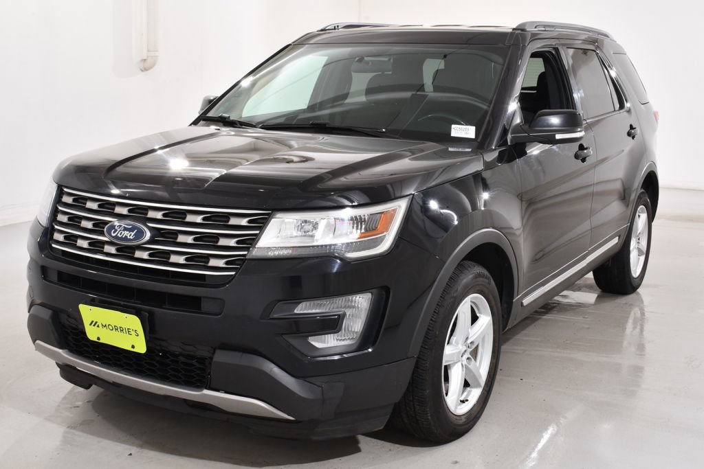 Used 2017 Ford Explorer XLT AWD/4WD image 2