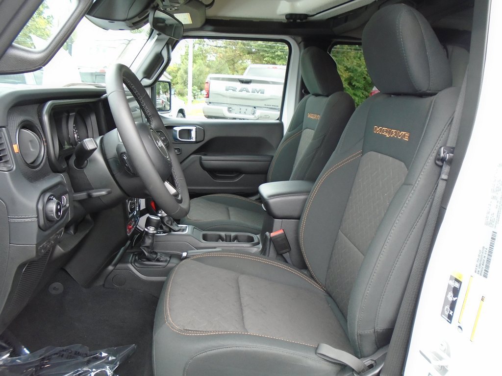Used 2026 Jeep Gladiator Mojave AWD/4WD image 6