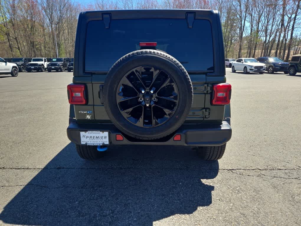 Used 2023 Jeep Wrangler Unlimited Sahara w/ Cold Weather Group AWD/4WD image 6