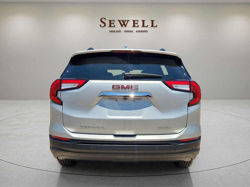 Used 2022 GMC Terrain SLE w/ Driver Convenience Package FWD image 4