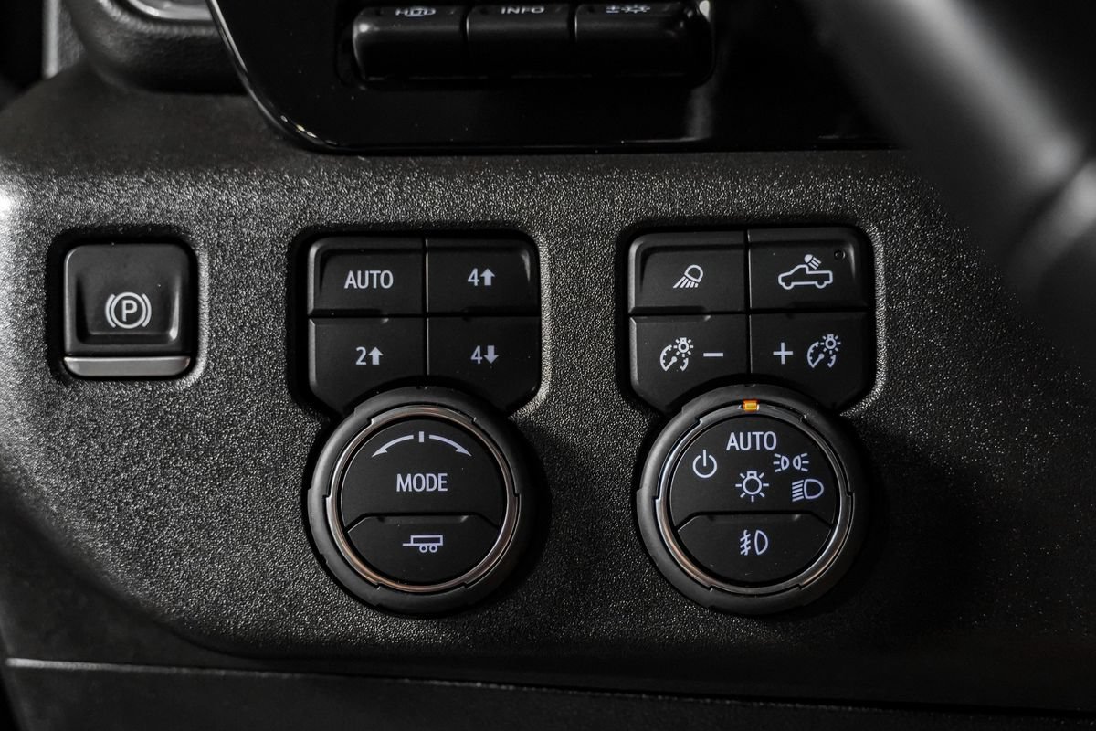 Used 2025 Chevrolet Silverado 3500 High Country w/ Technology Package AWD/4WD image 24