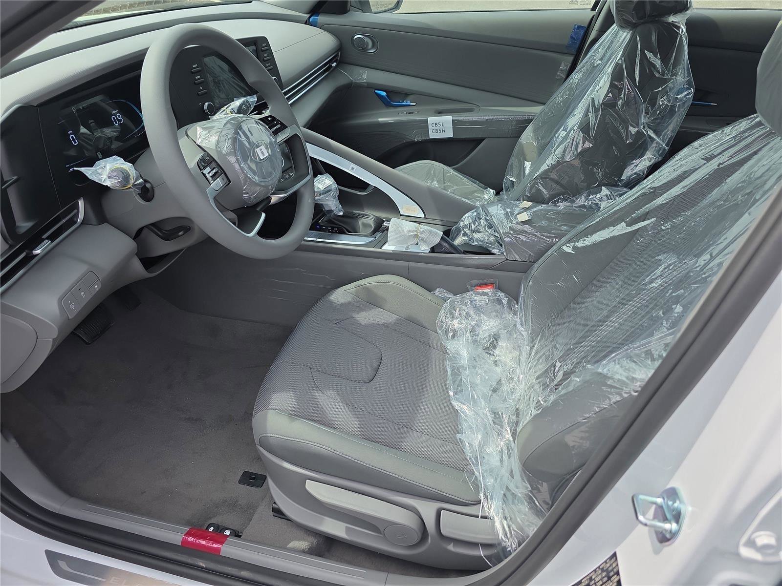 New 2026 Hyundai Elantra SE image 3