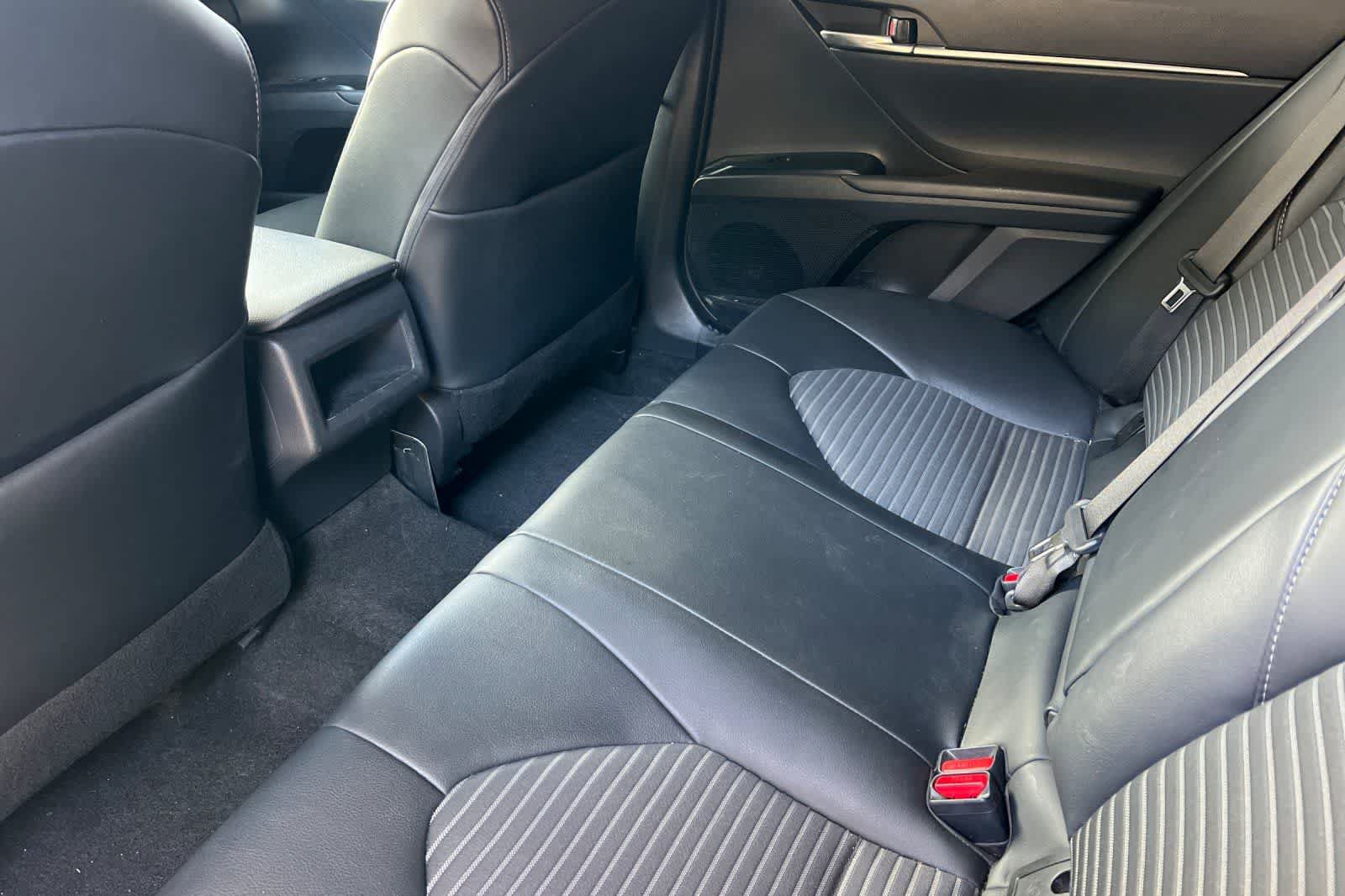 Used 2020 Toyota Camry SE w/ Carpet Mat Package FWD image 5