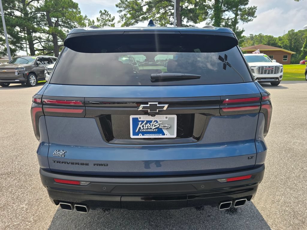 Used 2024 Chevrolet Traverse LT w/ Midnight/Sport Edition AWD/4WD image 4