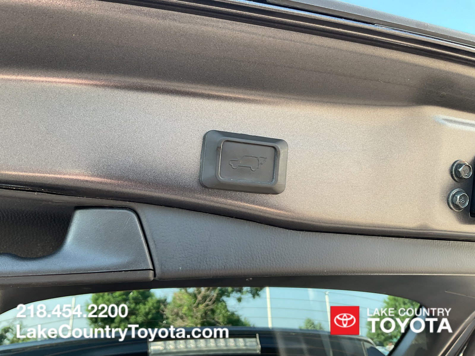 Used 2021 Toyota RAV4 Limited w/ Limited Grade Weather Package AWD/4WD image 13