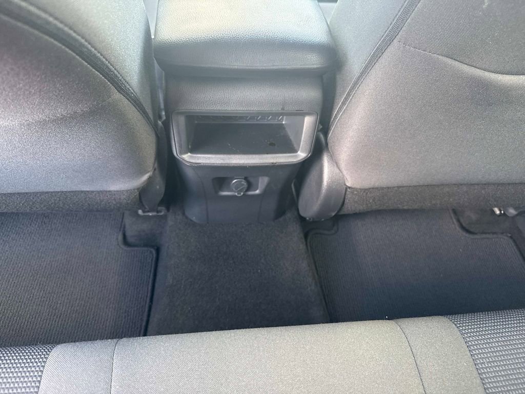 Used 2021 Toyota RAV4 LE image 14