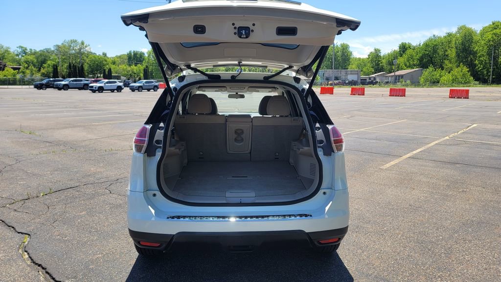 Used 2015 Nissan Rogue SV w/ SV Premium Package FWD image 11