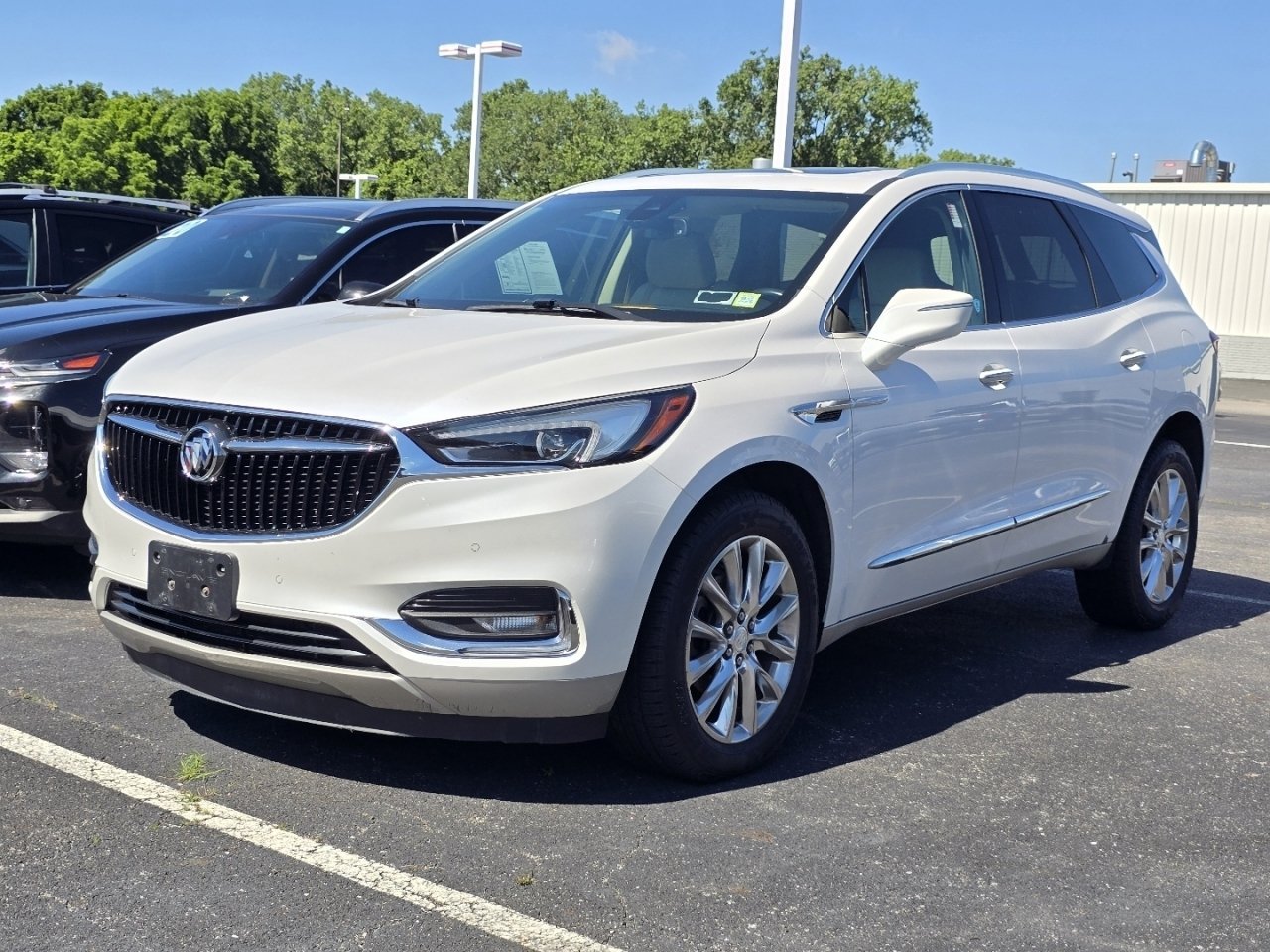 Used 2021 Buick Enclave Premium w/ Sun and Sites Package AWD/4WD image 3