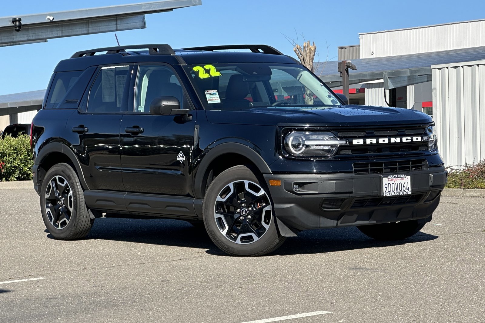 Used 2022 Ford Bronco Sport Outer Banks w/ Tech Package image 2