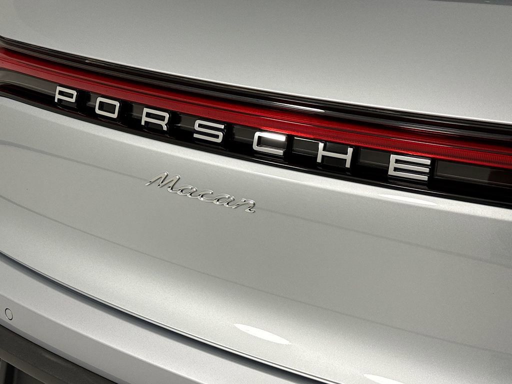 Certified 2025 Porsche Macan image 35
