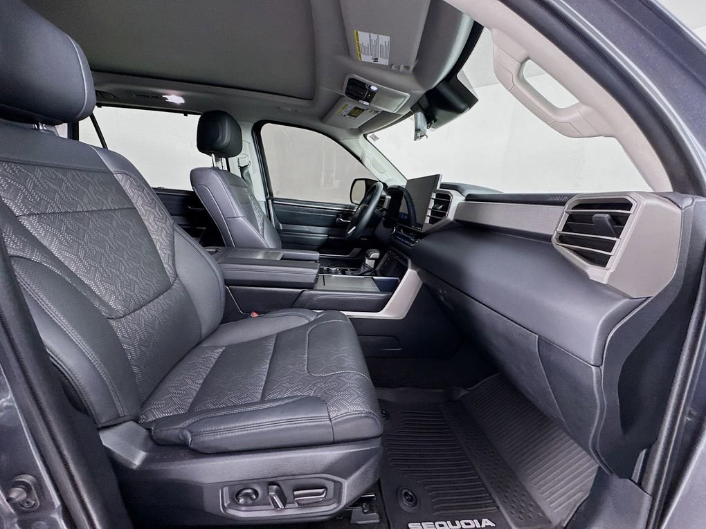 Used 2023 Toyota Sequoia Limited image 31
