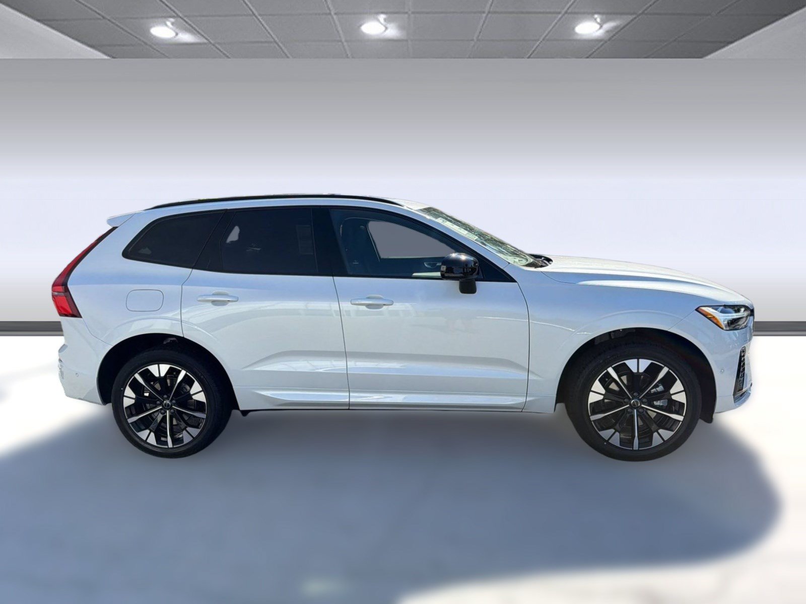 New 2027 Volvo XC60 B5 Plus AWD/4WD image 8