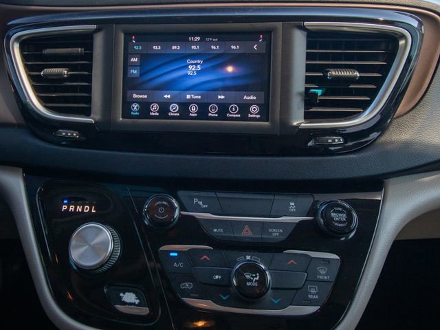 Used 2018 Chrysler Pacifica L FWD image 23
