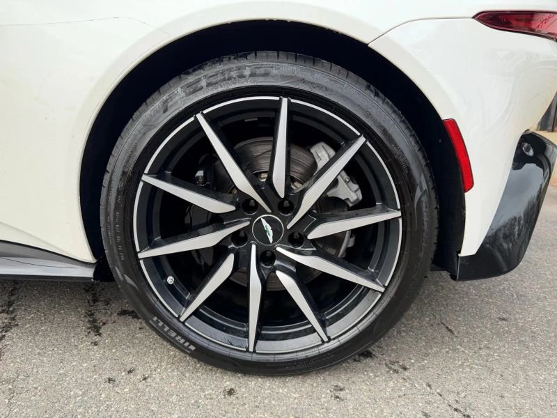 Used 2019 Aston Martin V8 Vantage Coupe image 23