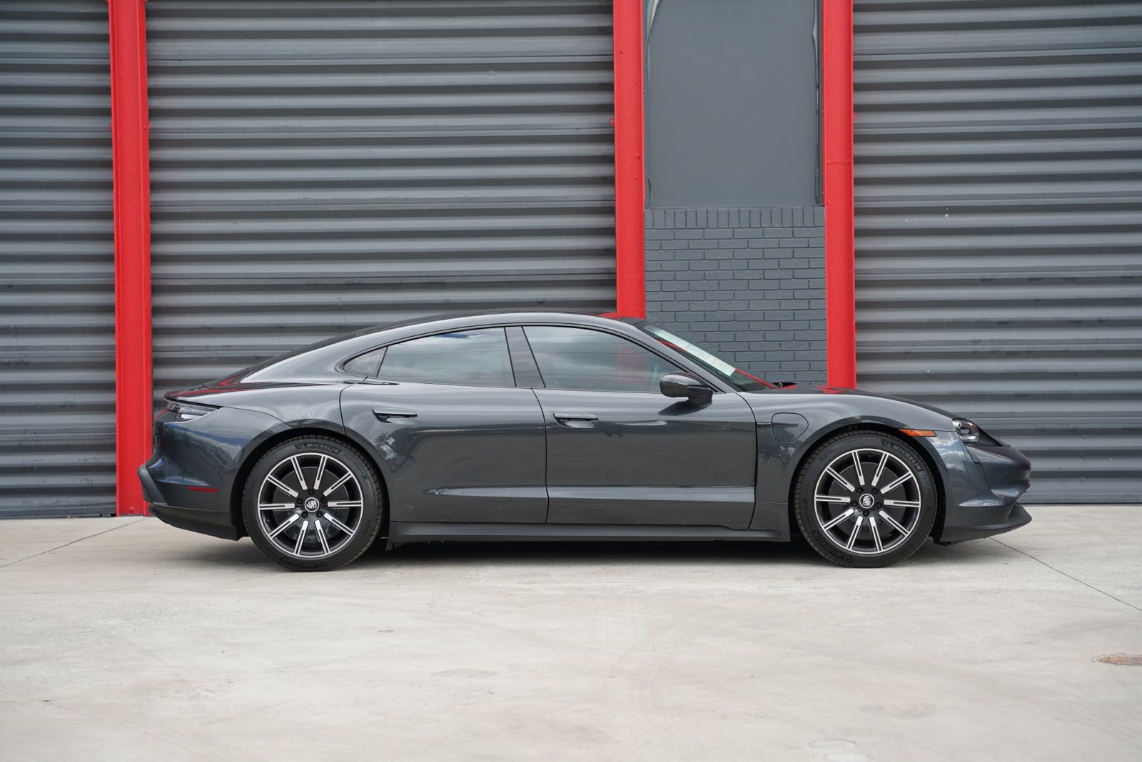 Used 2020 Porsche Taycan 4S w/ Premium Package image 10