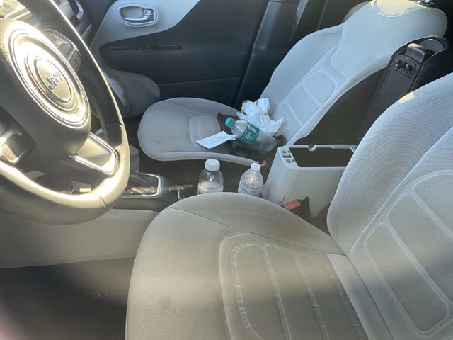 Used 2018 Jeep Renegade Latitude image 9