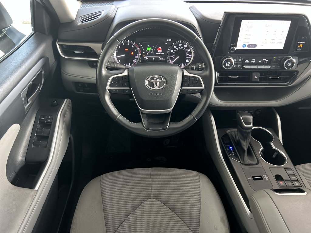 Used 2023 Toyota Highlander LE FWD image 31