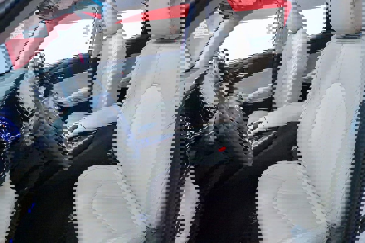 Used 2021 Toyota Avalon XLE w/ Moonroof Package image 11