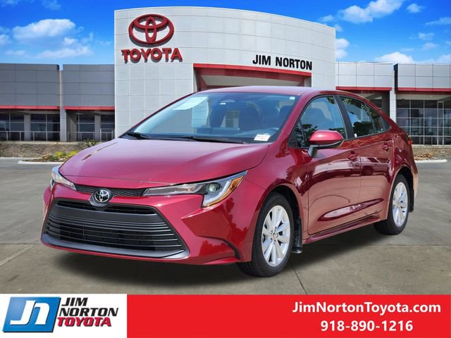 Used 2025 Toyota Corolla LE w/ LE Premium Package FWD image 3