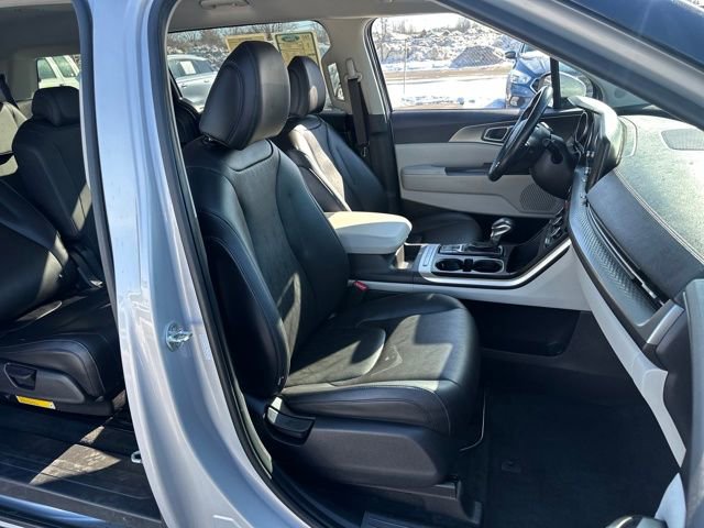 Used 2022 Kia Carnival LX image 13