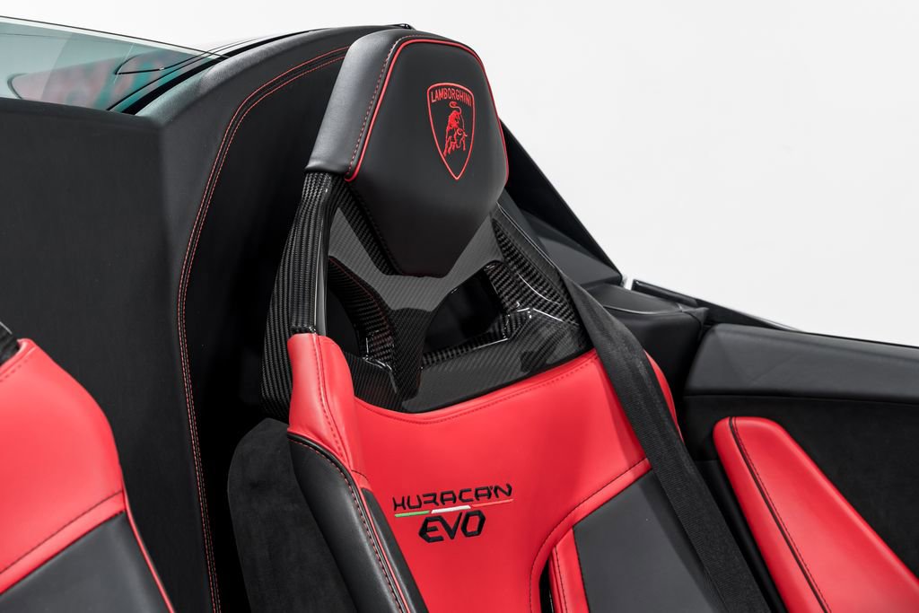 Used 2022 Lamborghini Huracan EVO RWD image 32