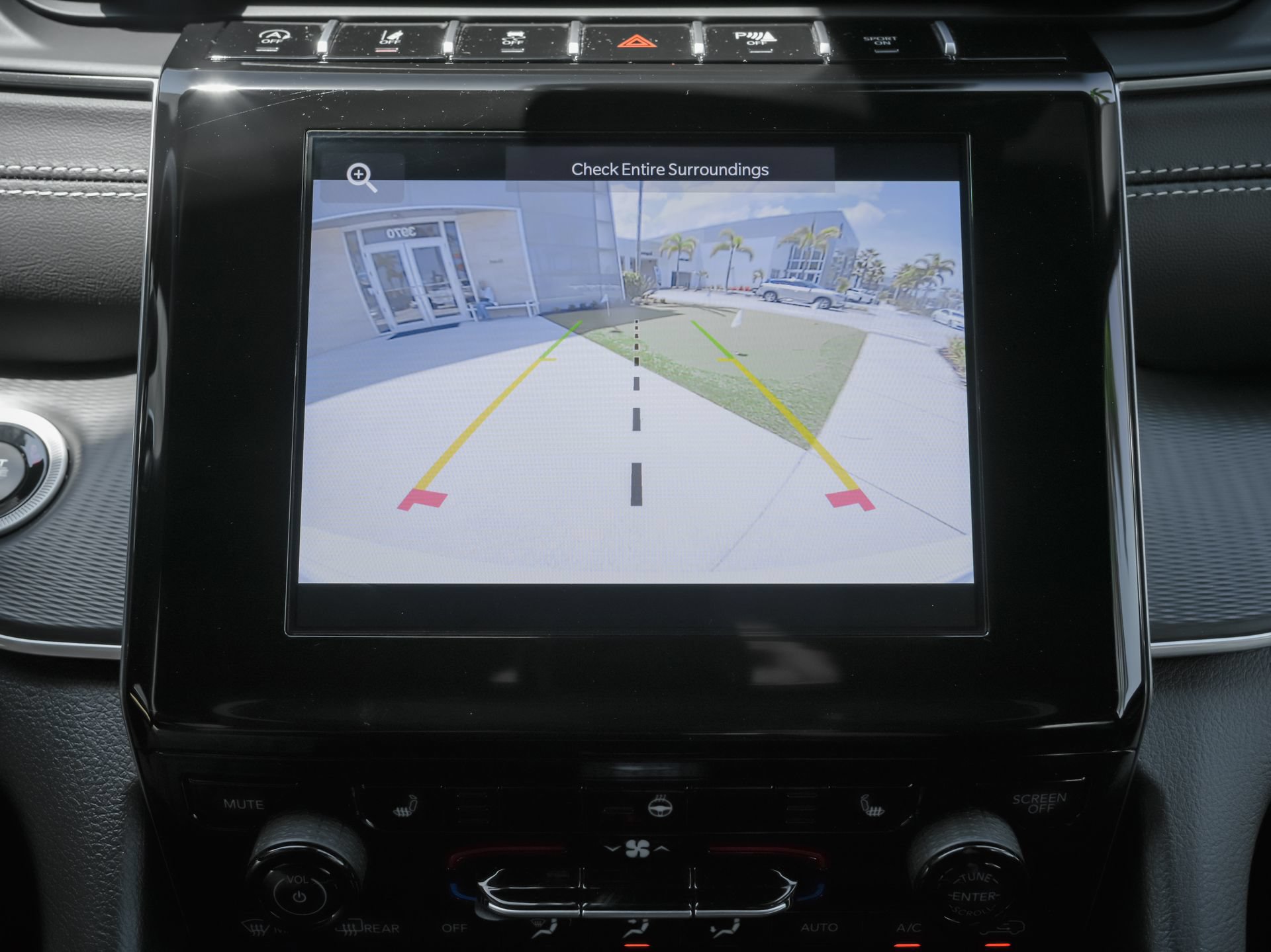 Used 2025 Jeep Grand Cherokee Altitude RWD image 16