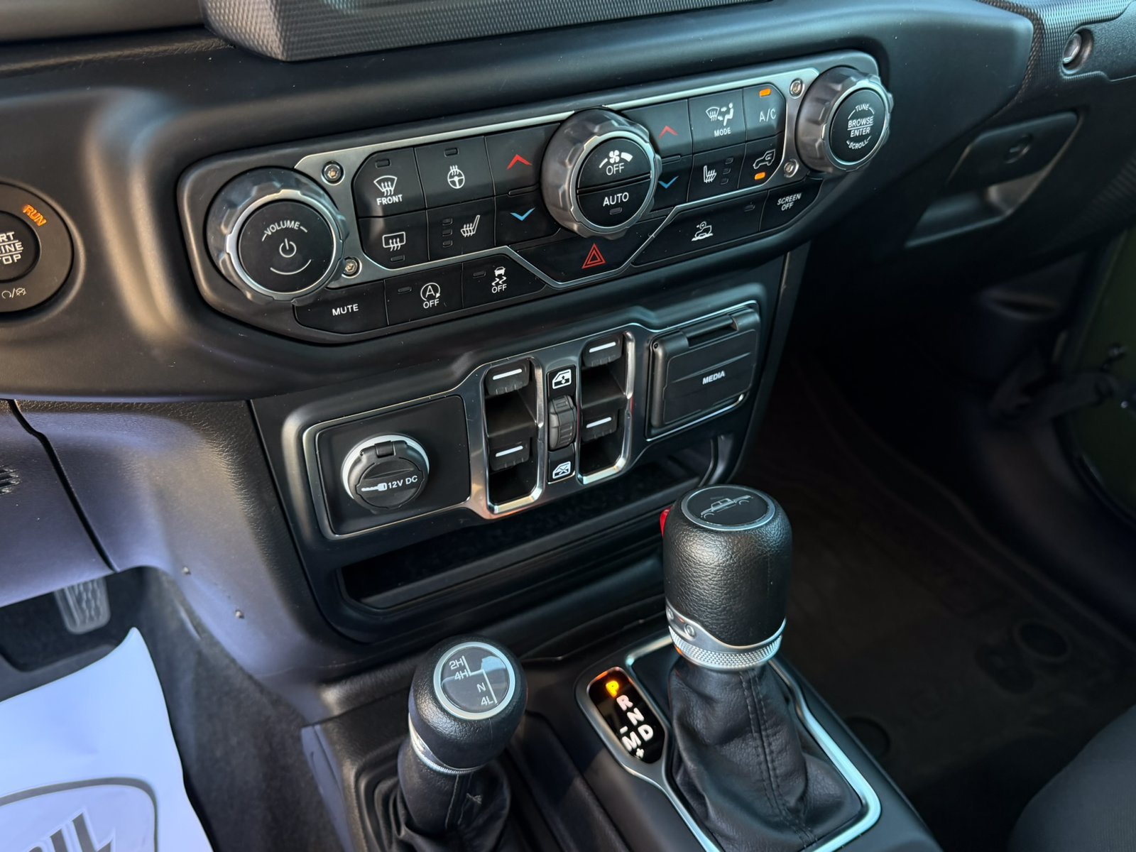 Used 2023 Jeep Gladiator Sport AWD/4WD image 23