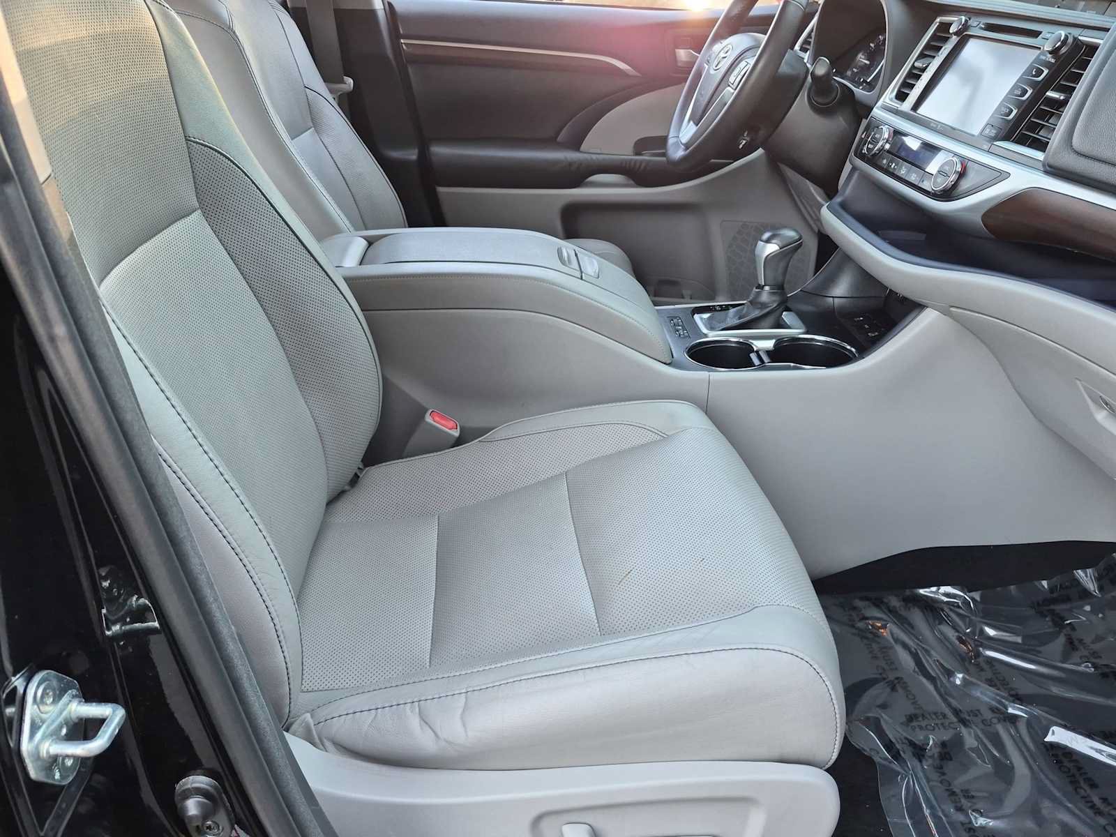 Used 2015 Toyota Highlander Limited AWD/4WD image 22