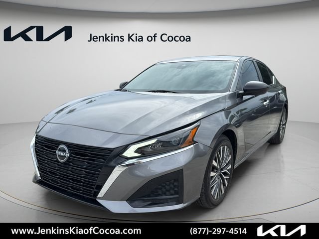 Used 2025 Nissan Altima 2.5 SV FWD image 11