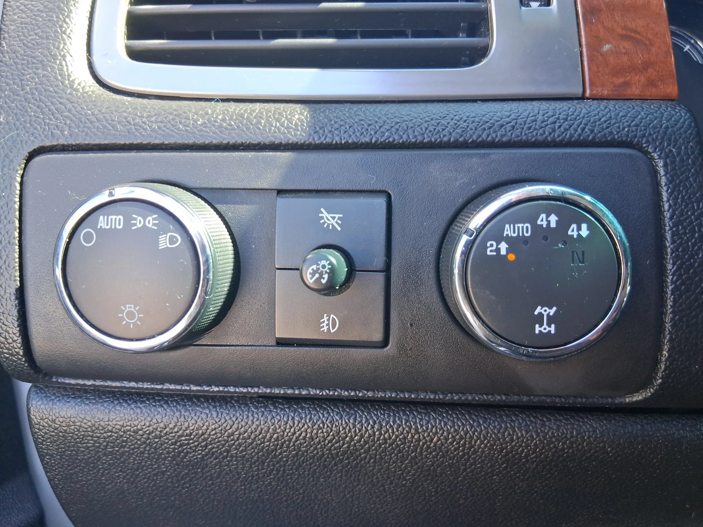Used 2007 GMC Yukon SLT w/ SLT Preferred Equipment Group AWD/4WD image 18