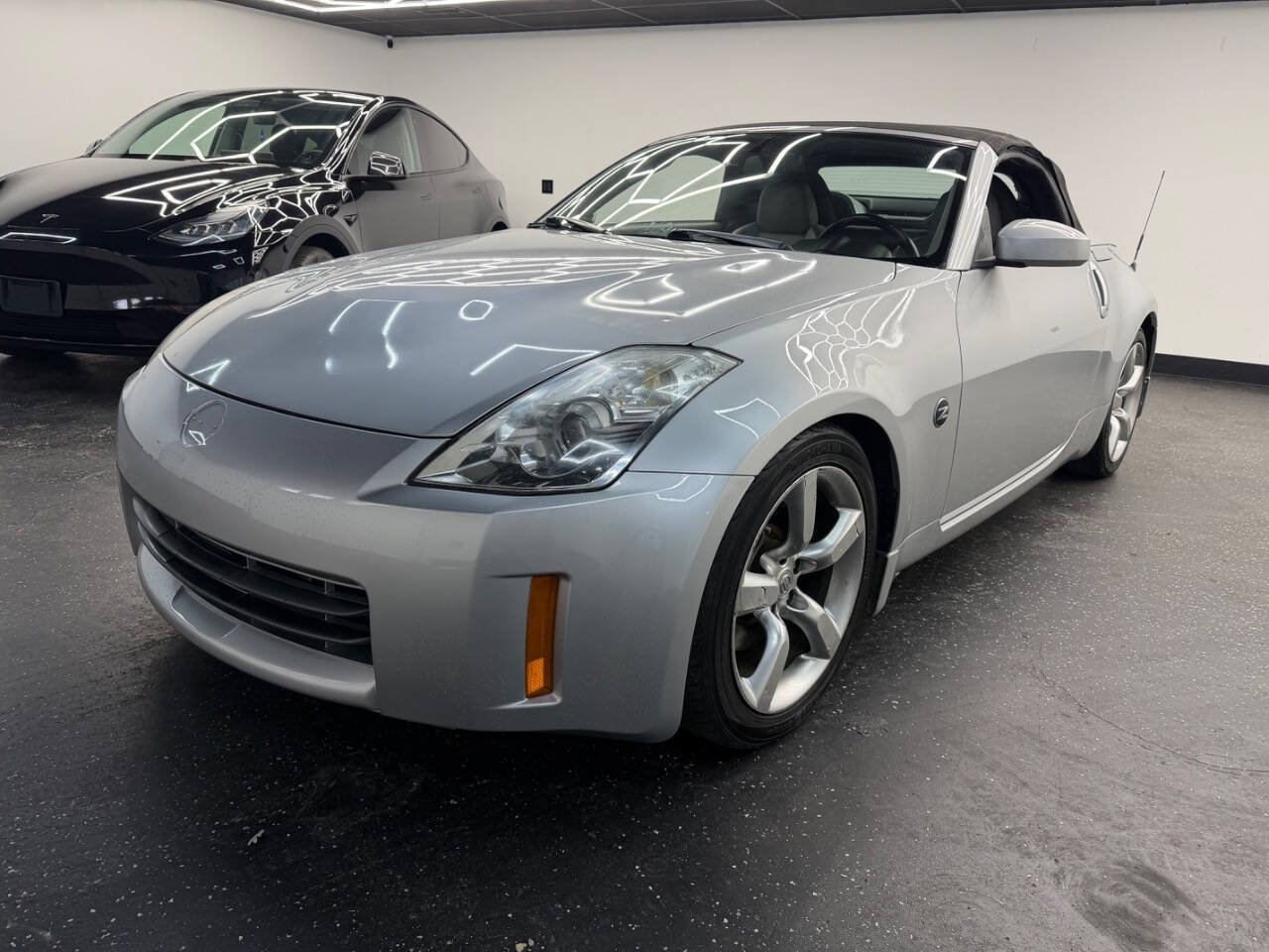 Used 2008 Nissan 350Z Touring RWD image 1