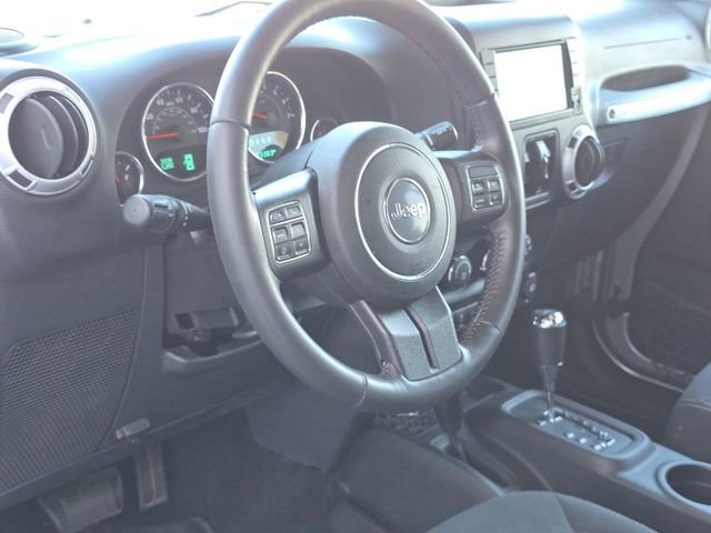 Used 2016 Jeep Wrangler Unlimited Sahara w/ Connectivity Group image 9