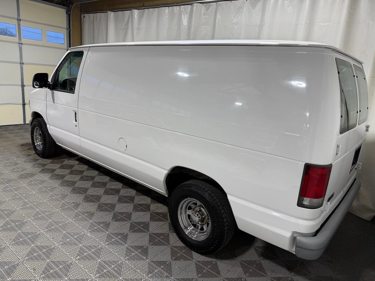 Used 1999 Ford E-150 and Econoline 150 RWD image 17