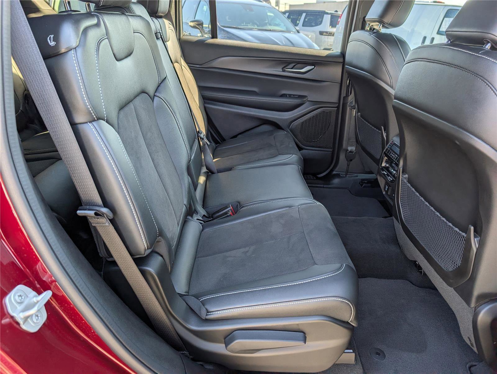 Used 2024 Jeep Grand Cherokee L Laredo AWD/4WD image 11