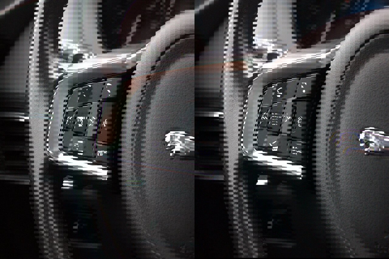 Used 2020 Jaguar F-PACE Prestige image 27