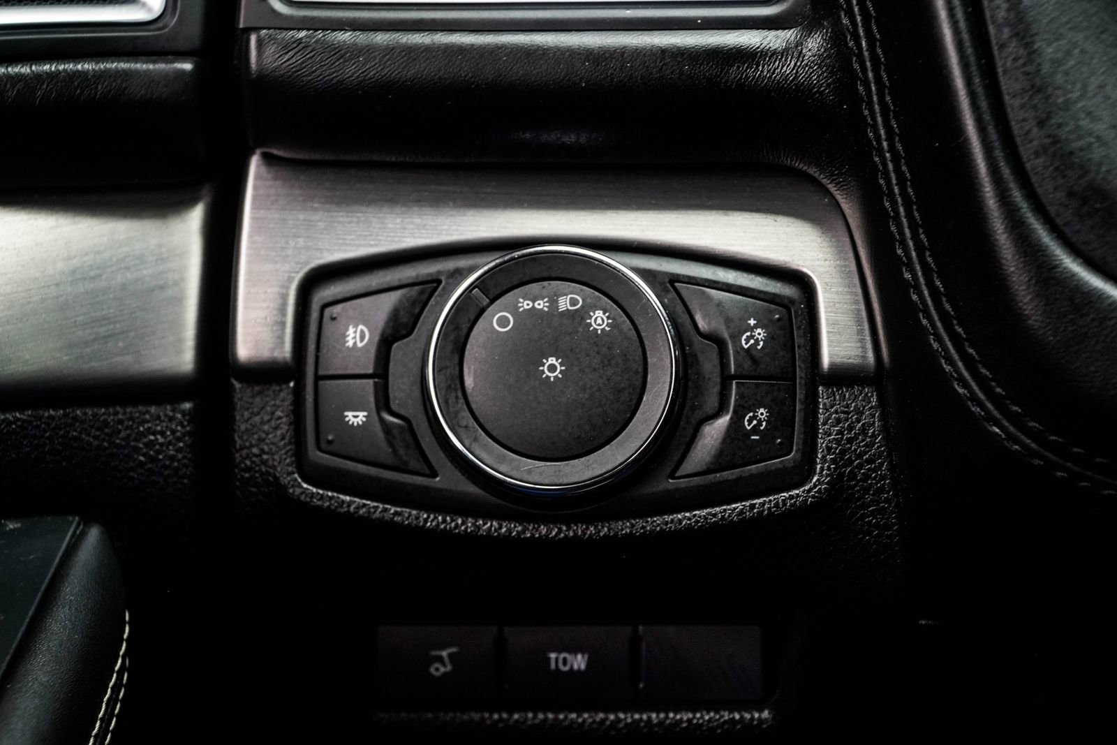 Used 2018 Ford Explorer Platinum AWD/4WD image 29