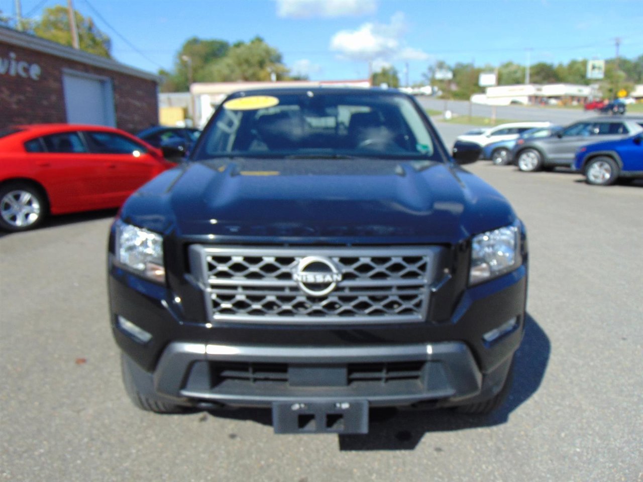 Used 2023 Nissan Frontier SV w/ SV Convenience Package image 2