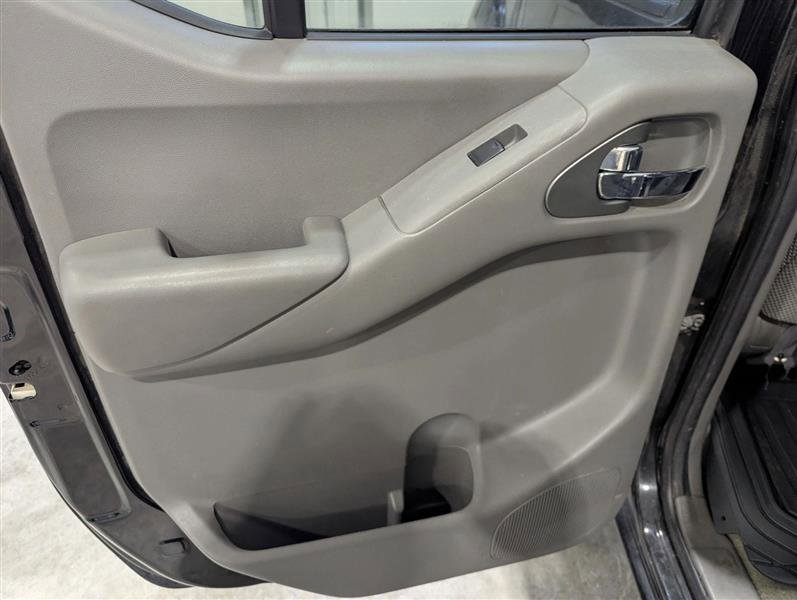 Used 2016 Nissan Frontier SV image 15