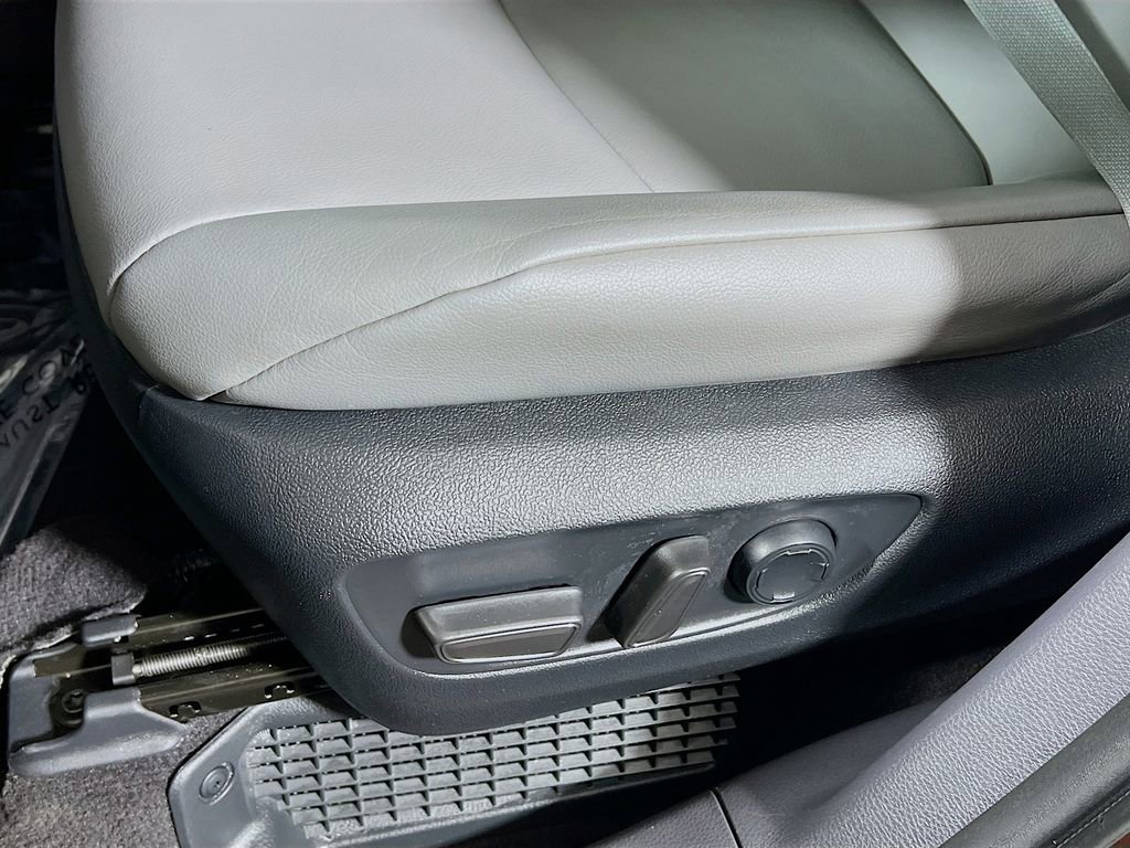 Certified 2022 Toyota Sienna XLE image 18