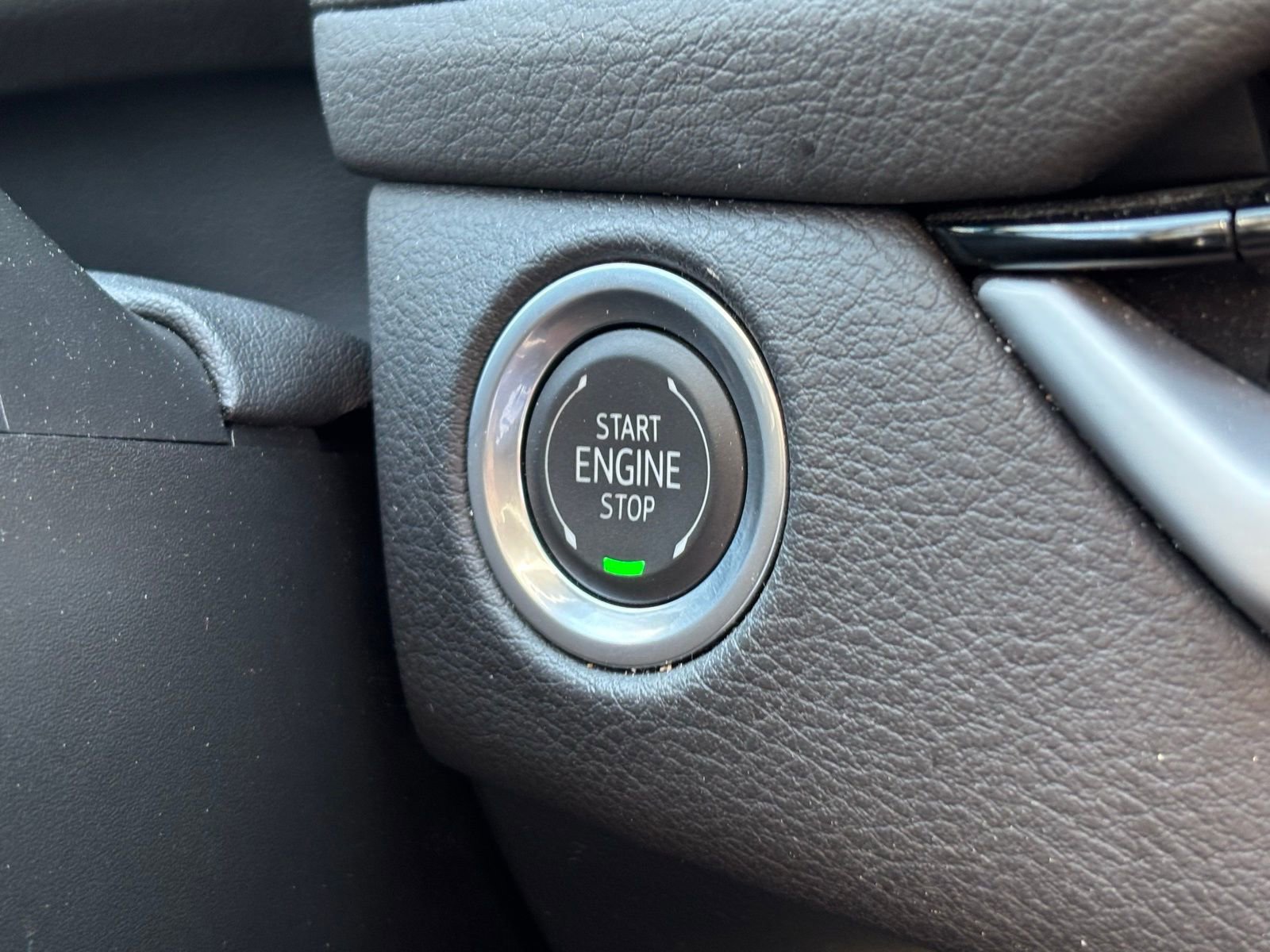 Used 2024 Cadillac XT4 Premium Luxury image 11