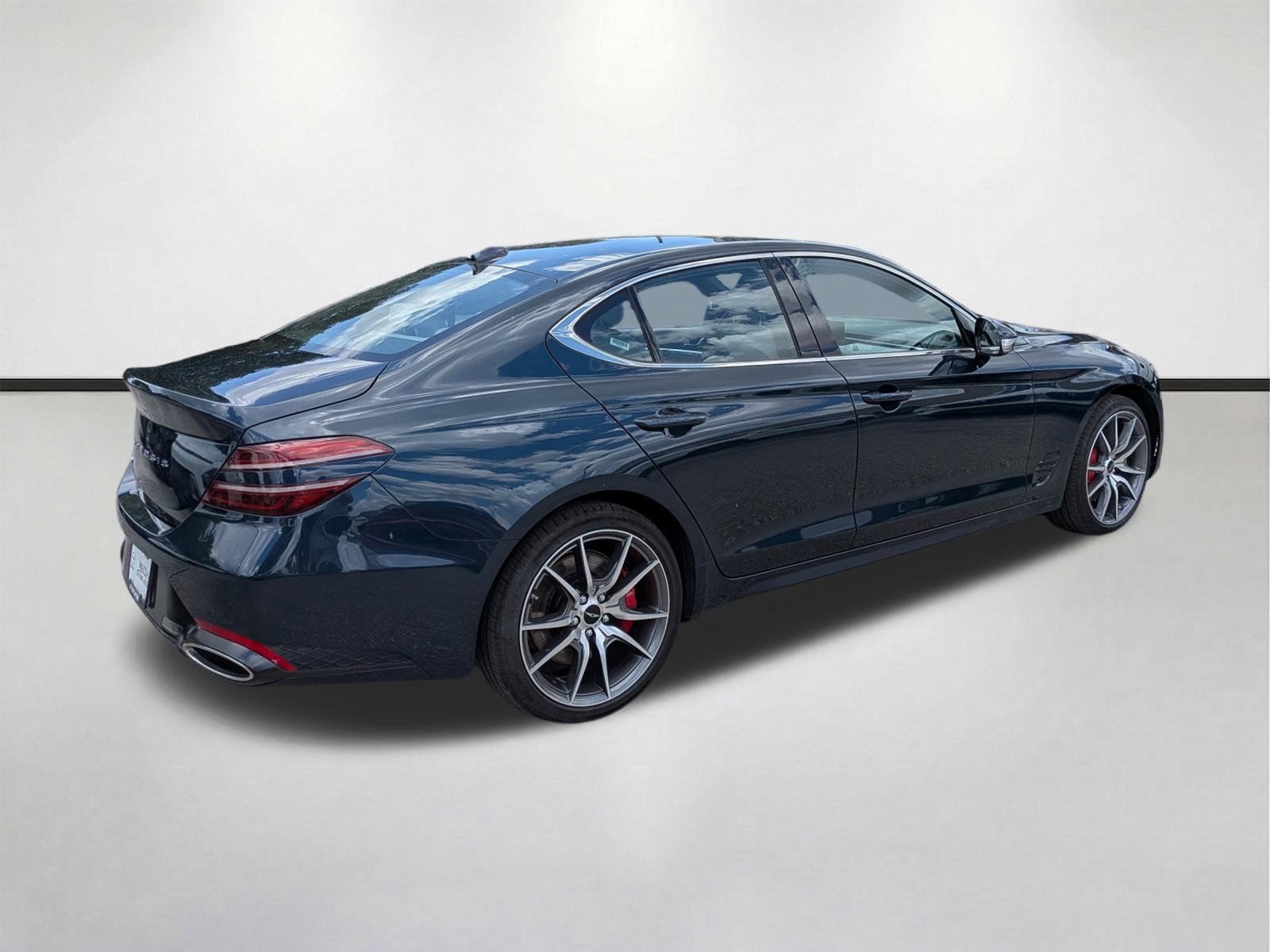 Used 2025 Genesis G70 2.5T RWD image 4