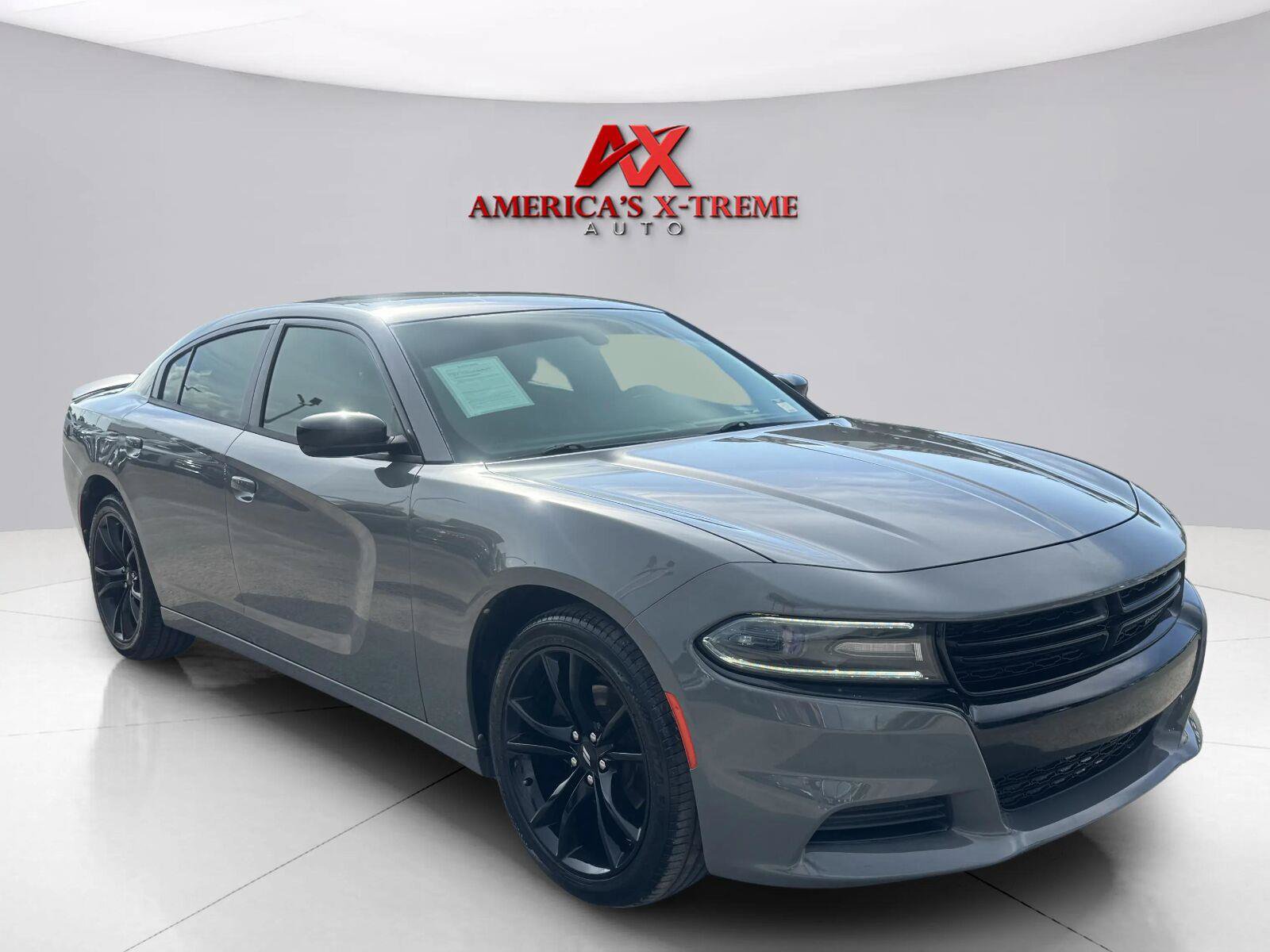 Used 2018 Dodge Charger SXT RWD image 8