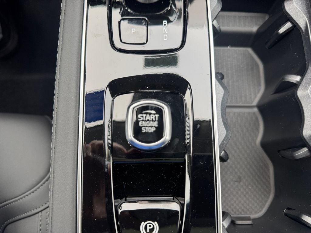 New 2026 Volvo XC90 B6 Plus w/ Protection Package Premier AWD/4WD image 18