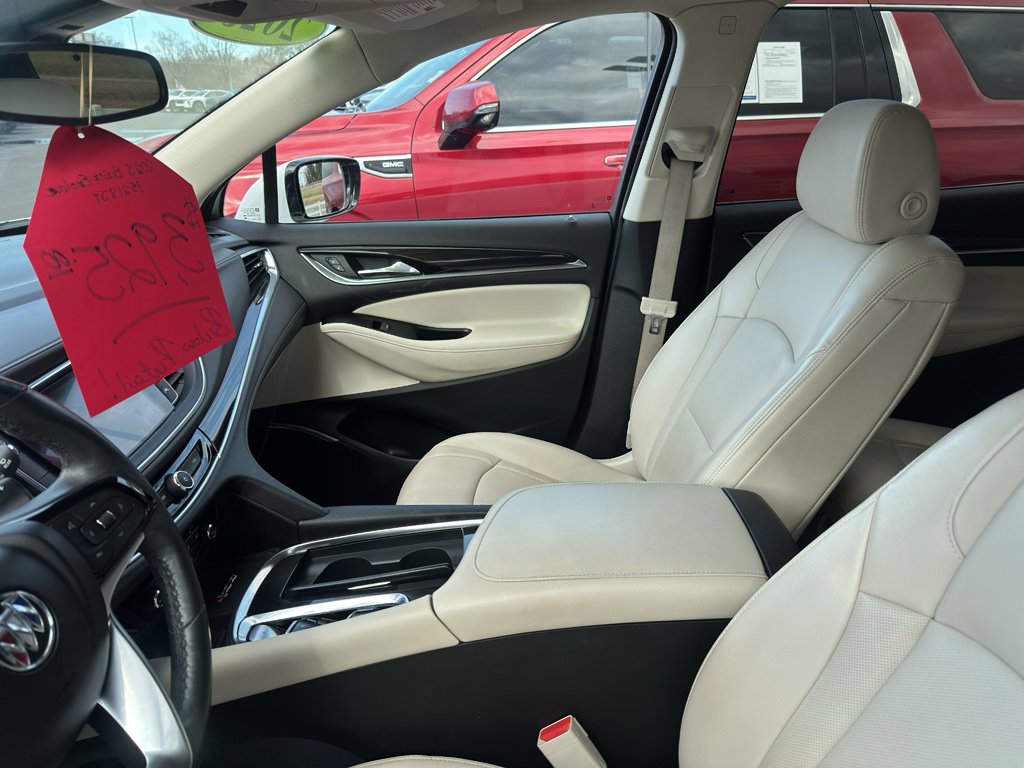 Used 2023 Buick Enclave Essence image 7